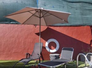 Terraza soleada con tumbonas Villa Tanqueta